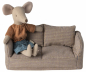 Preview: Beiges Maileg Sofa mit Karomuster – Miniatursofa für Maileg Lebkuchenhaus & Figuren