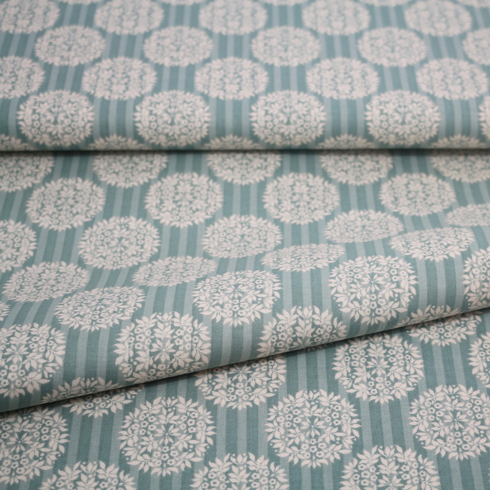 Baumwollstoff / Druckstoff Tilda Flower Ball Teal von Tilda by Tone Finnanger