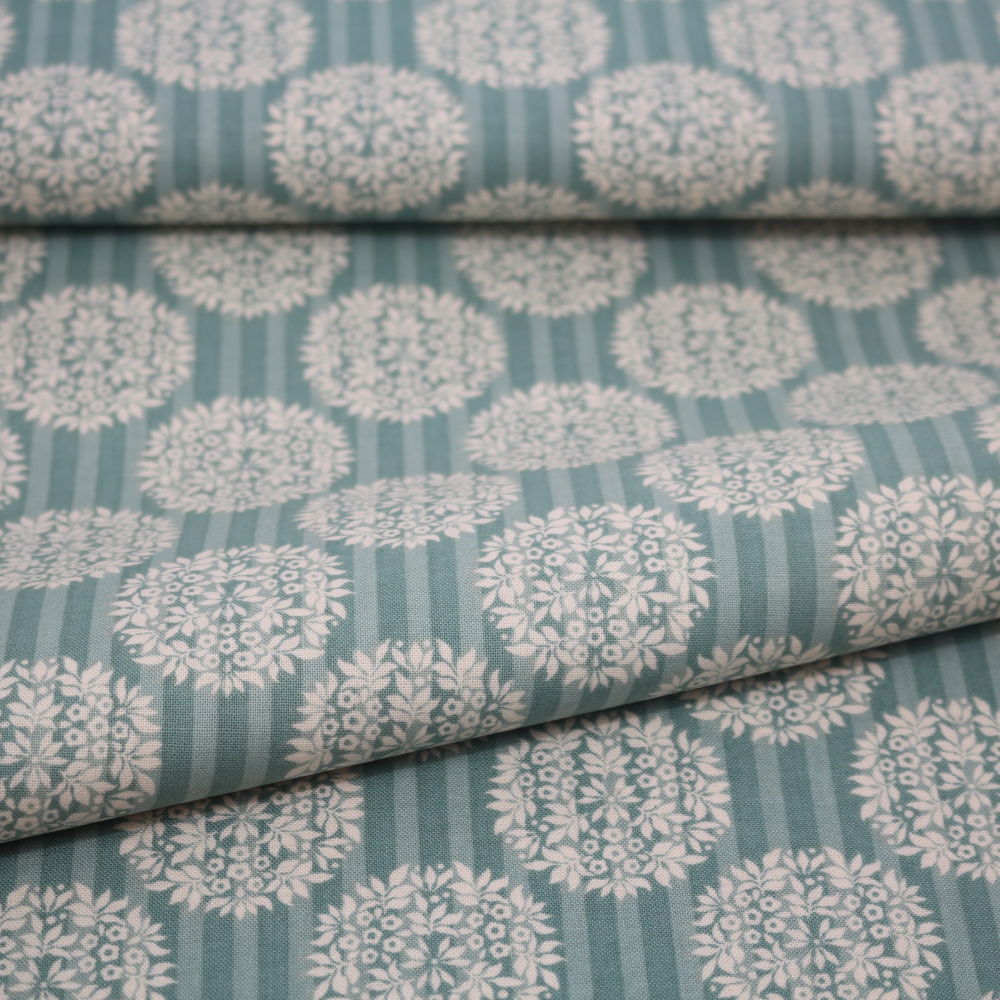 Baumwollstoff / Druckstoff Tilda Flower Ball Teal von Tilda by Tone Finnanger