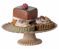 Maileg Kuchen Set mit Mini-Tortenplatte und bunten Kuchenstücken für Puppenhaus-Spielwelten